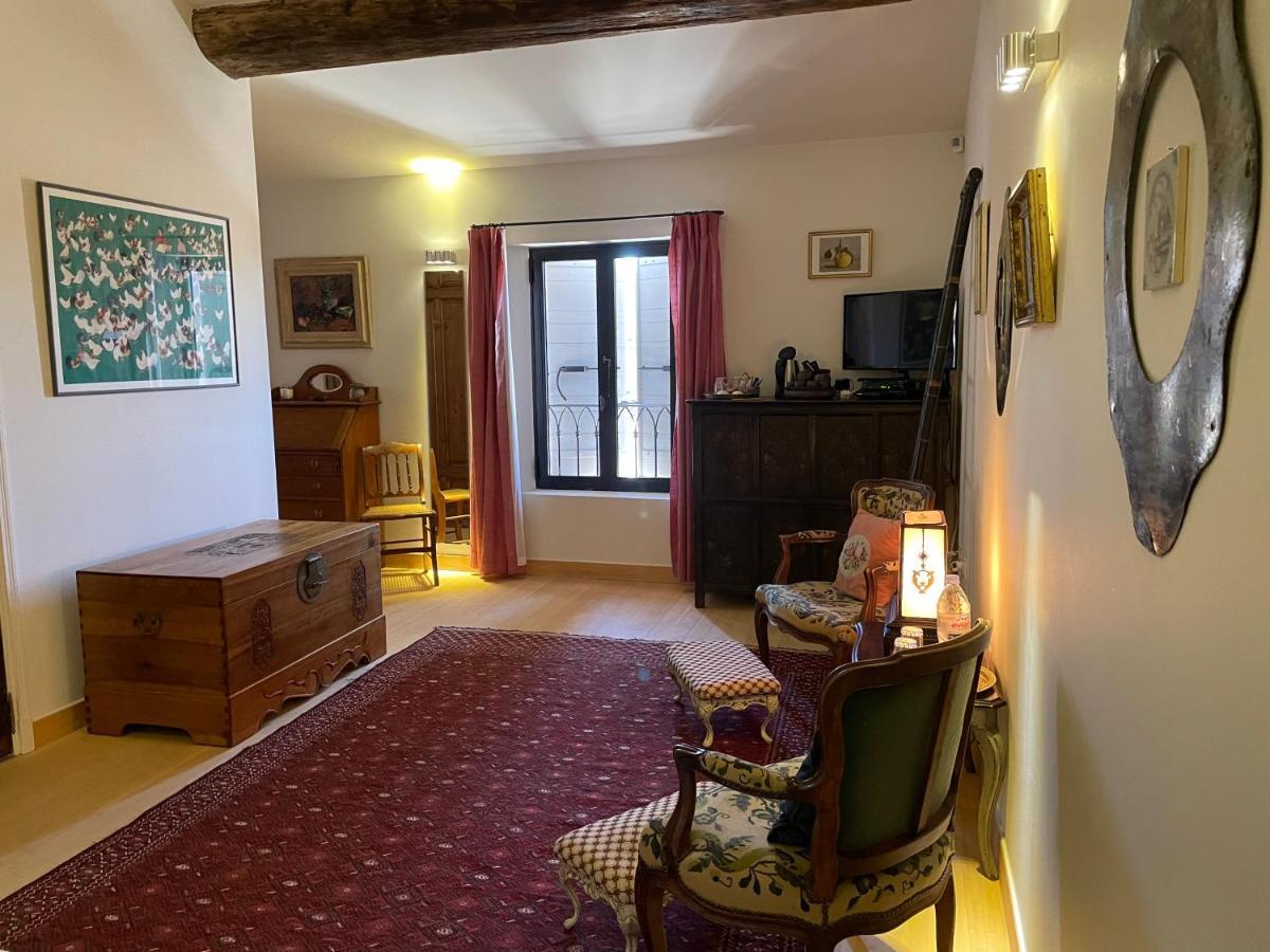 La Cour Carree Bed & Breakfast รุสเทรล ภายนอก รูปภาพ