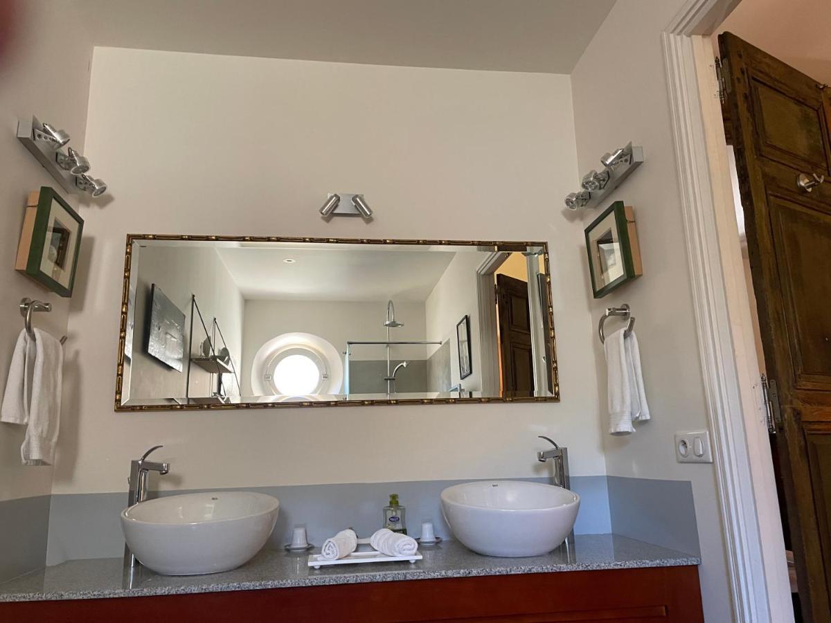 La Cour Carree Bed & Breakfast รุสเทรล ภายนอก รูปภาพ