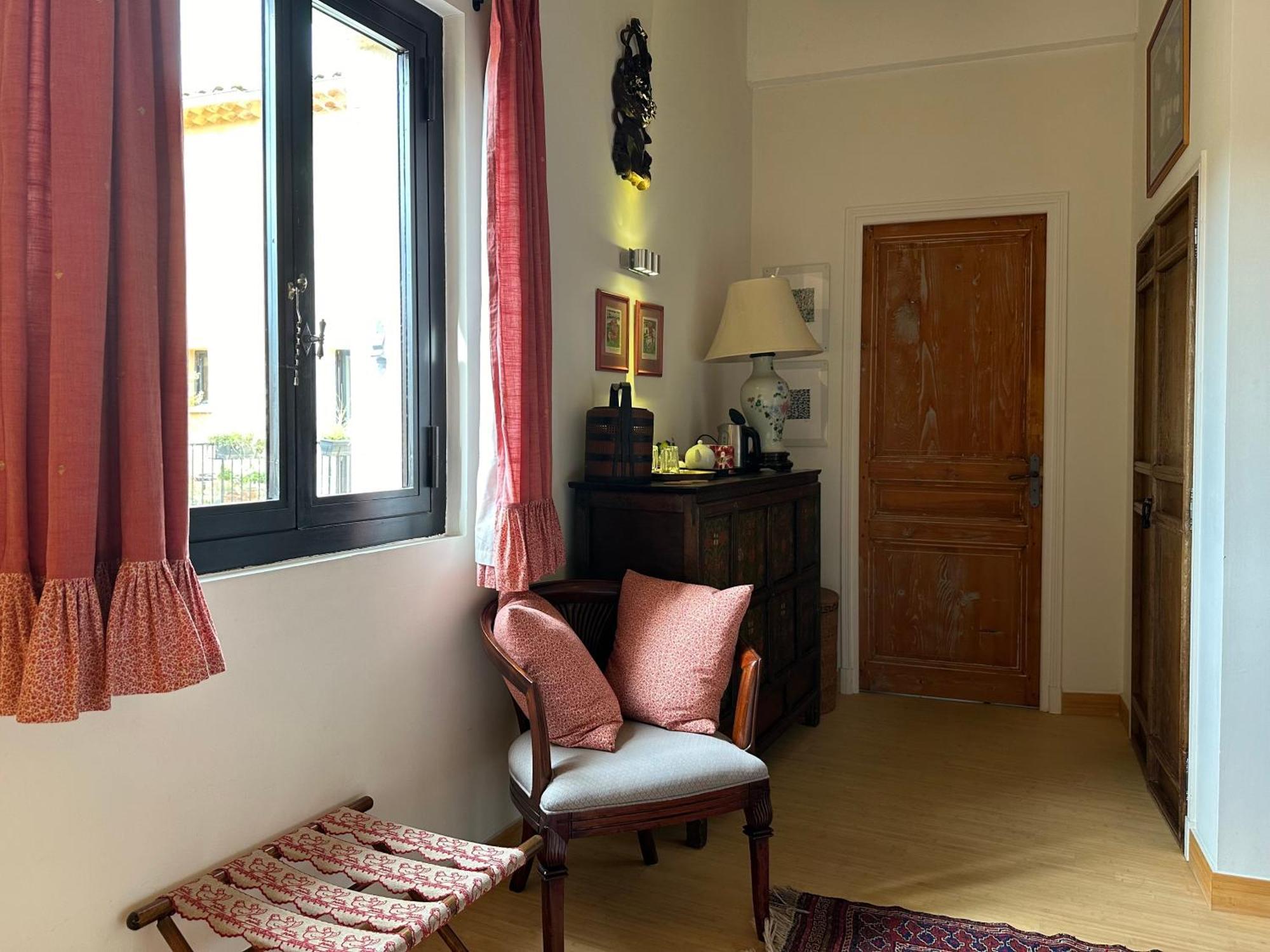 La Cour Carree Bed & Breakfast รุสเทรล ภายนอก รูปภาพ