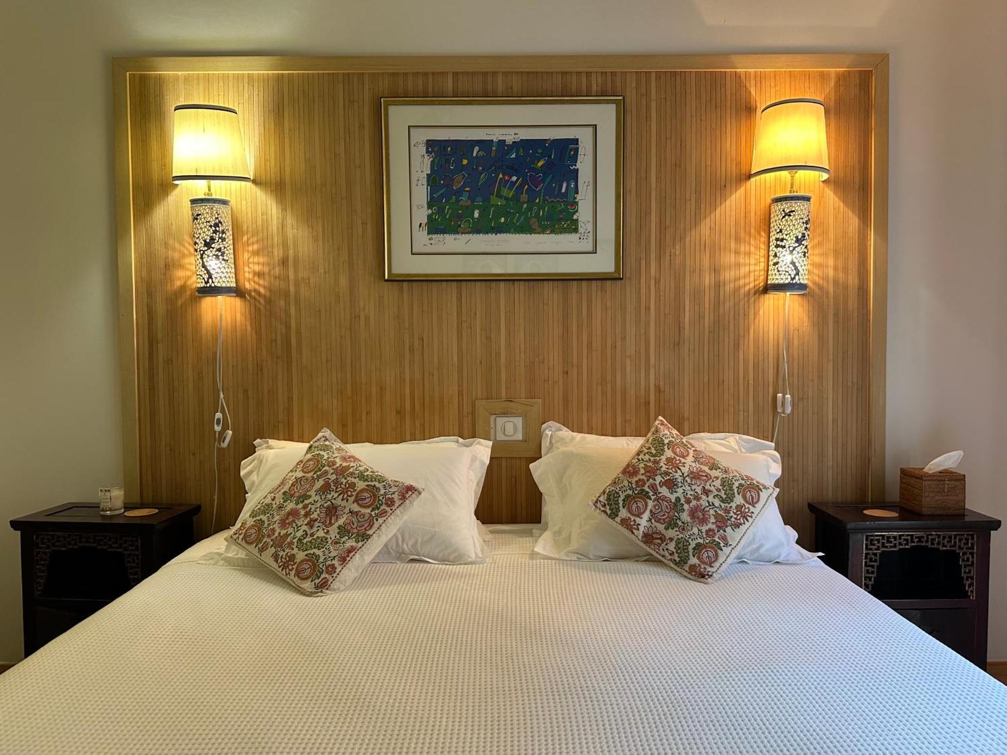 La Cour Carree Bed & Breakfast รุสเทรล ภายนอก รูปภาพ