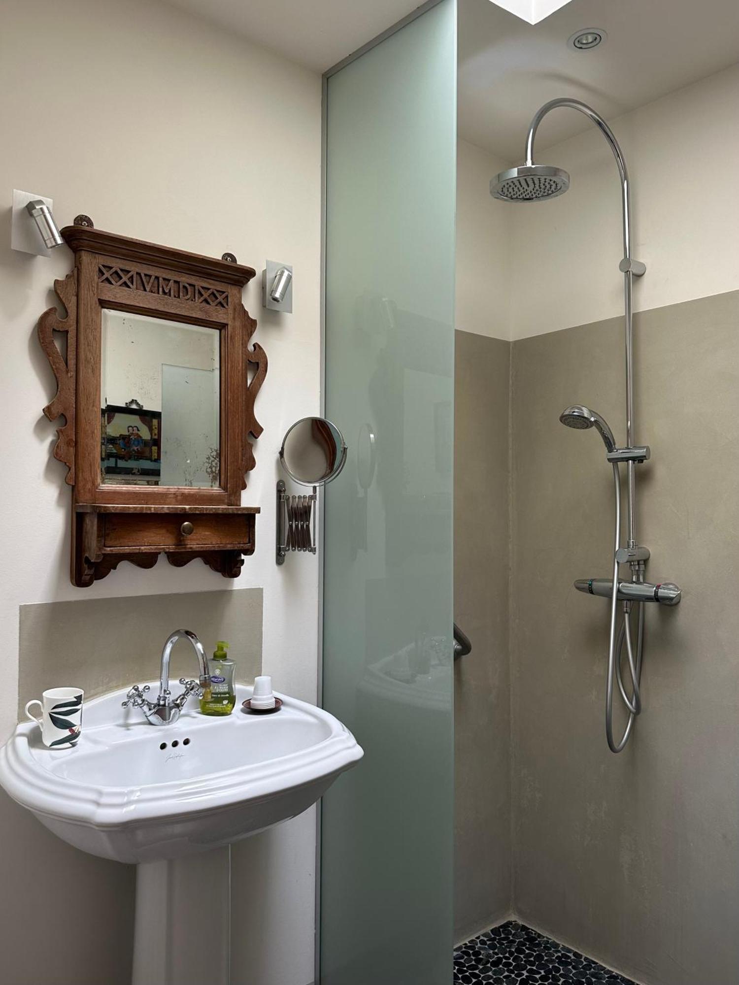 La Cour Carree Bed & Breakfast รุสเทรล ภายนอก รูปภาพ